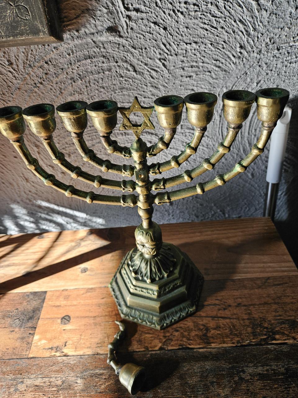 Antieke bronzen Menorah Kandelaar met Davidster