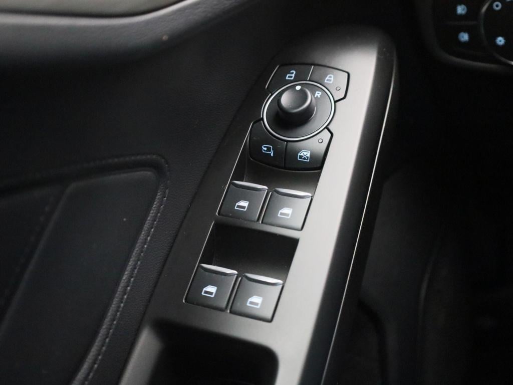 Ford Focus 1.0 ecoboost hybrid titanium | navigatie | groot scherm | apple 