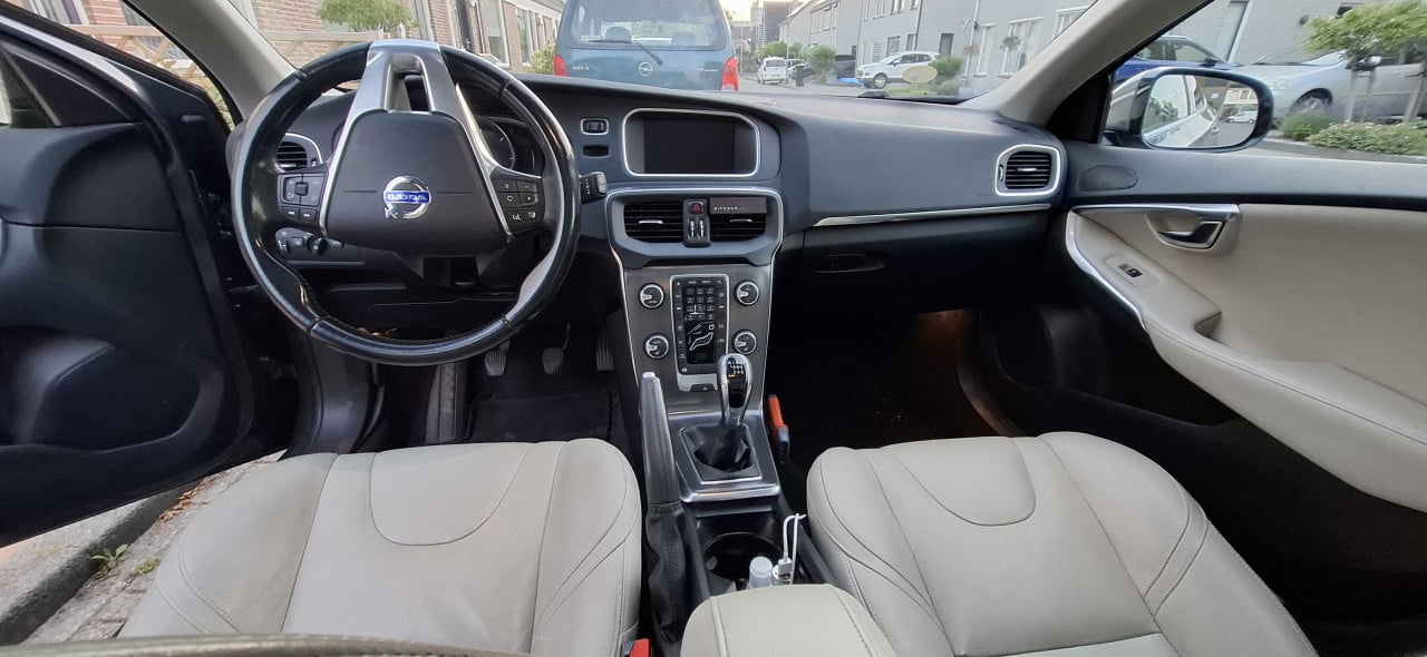 Volvo v40 d2