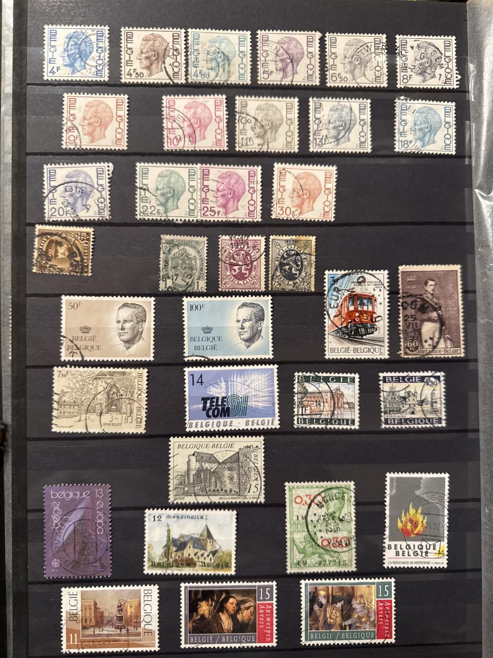 Complete postzegelverzameling – 4 albums – Wereldwijd & thematisch