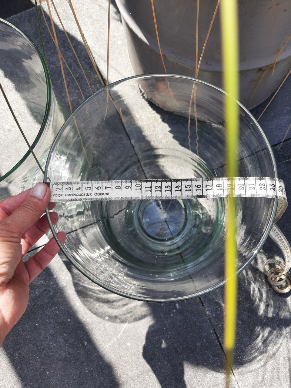 2 grote zware glazen windlichten / vazen