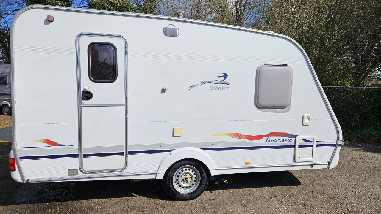 Swift Toscane 410 met Mover een zonnepanelen Boiler