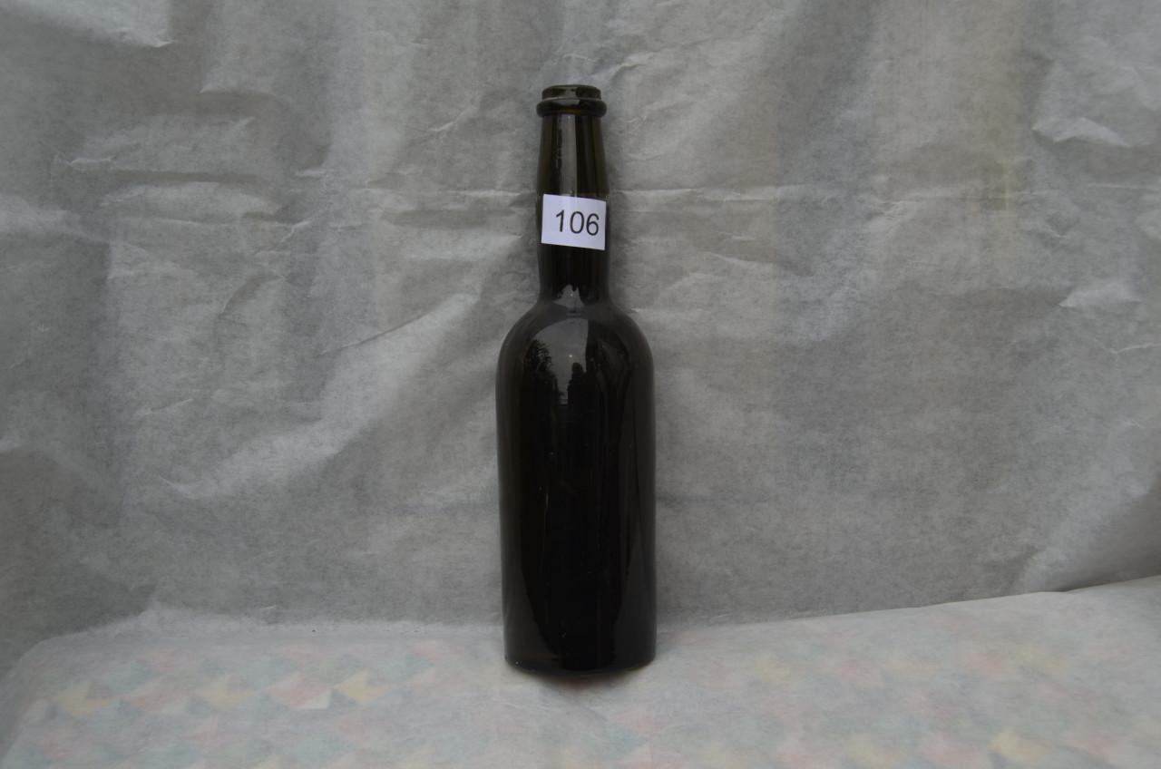 Nog een paar oude soda-, bier- en wijnflessen 19e eeuws