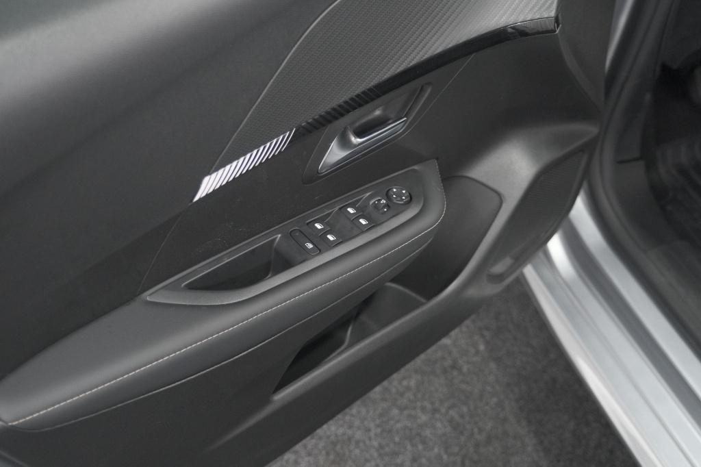 Peugeot 208 puretech 100 allure pack | nieuw model | apple carplay | parkee