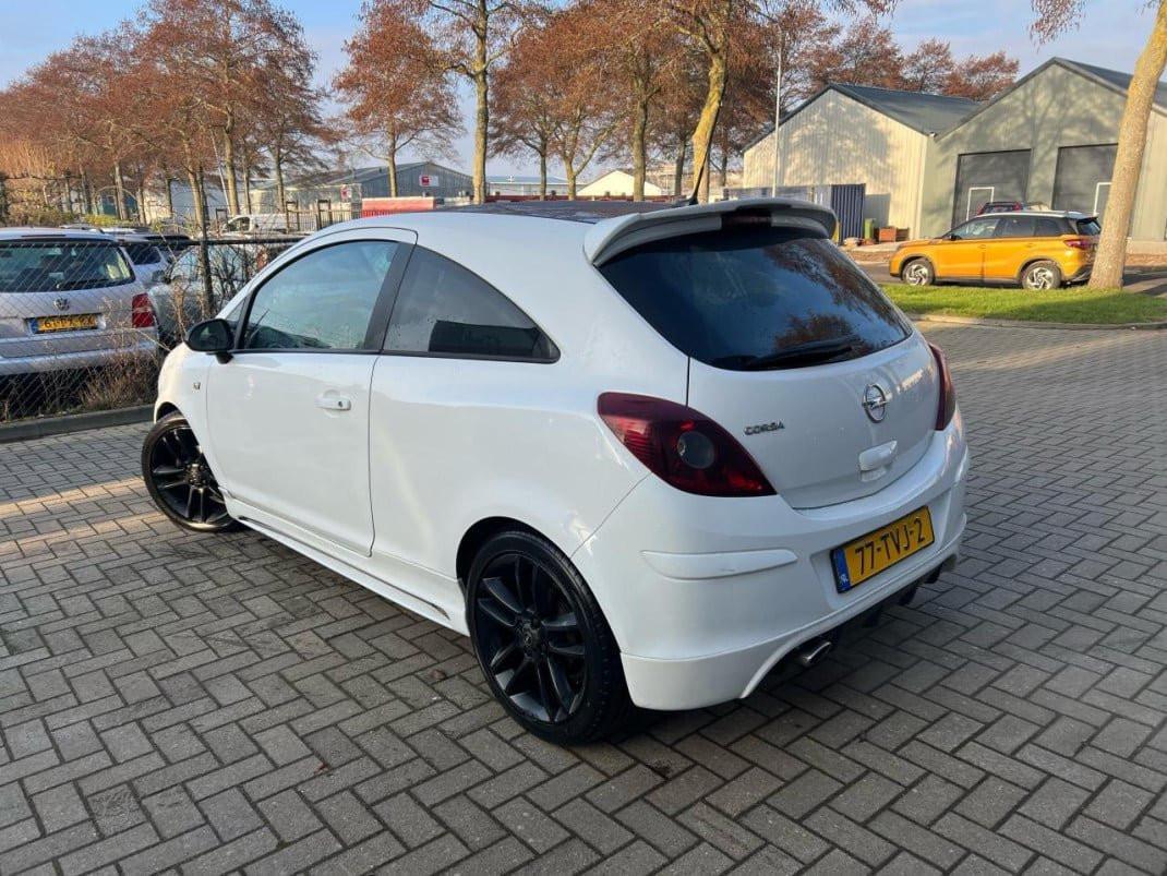 Opel Corsa 1.4-16V Black On White Vol Jaar Apk
