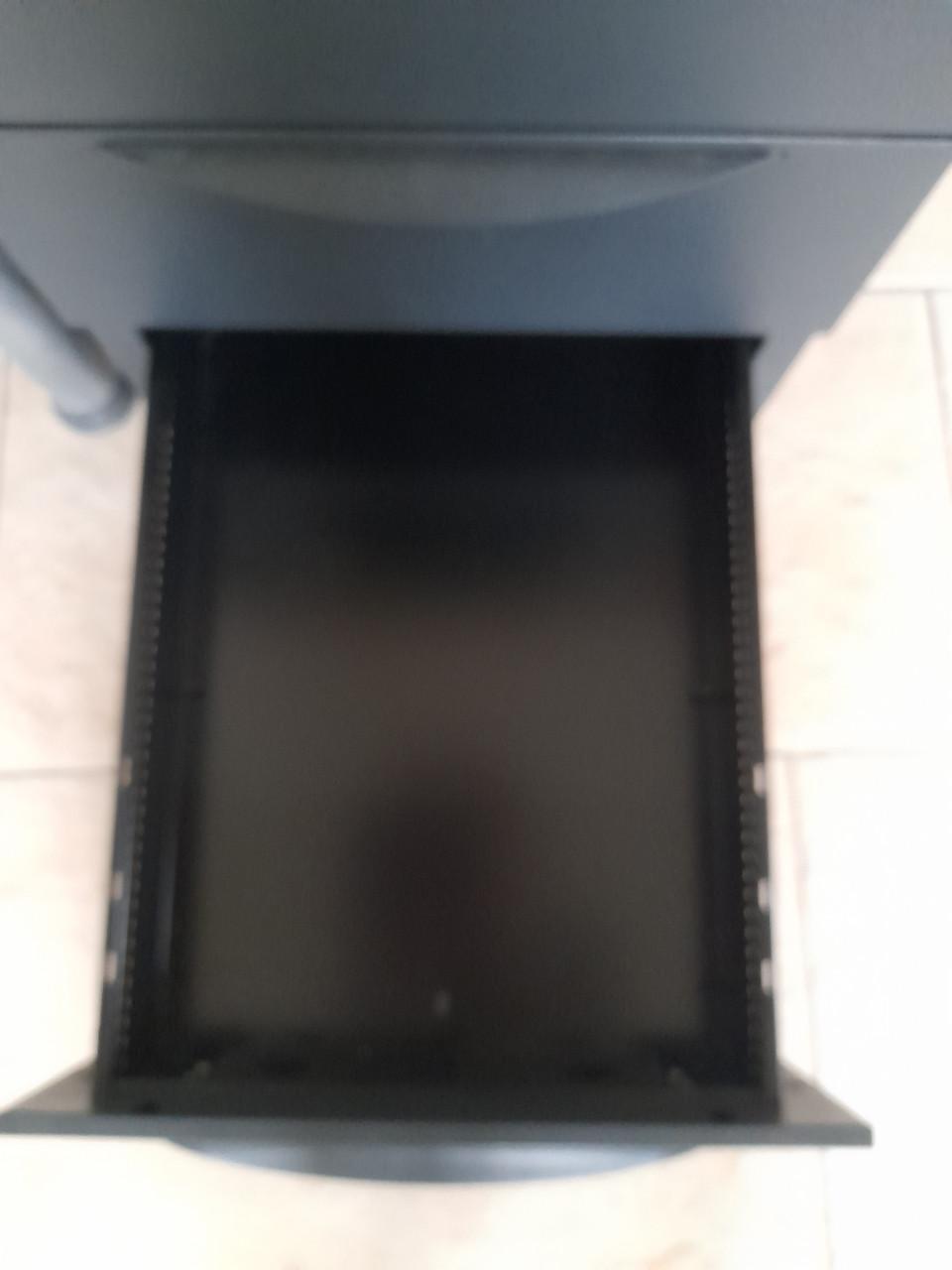 Ladenkastje op wielen (42 x 58 x 54H)  Zonder sleutel!