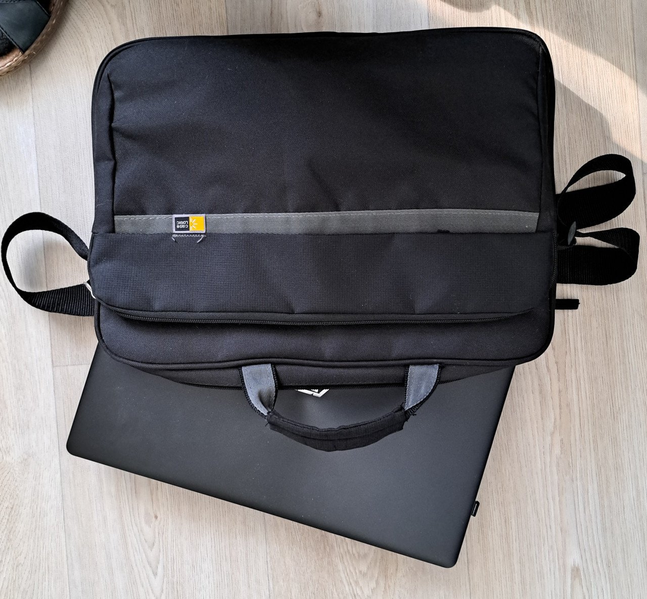 Case logic 17 inch laptop tas