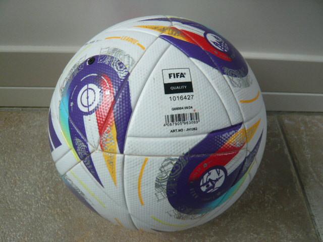 Z.G.A.N. WEDSTRIJD VOETBAL MT 5 VAN ADIDIAS