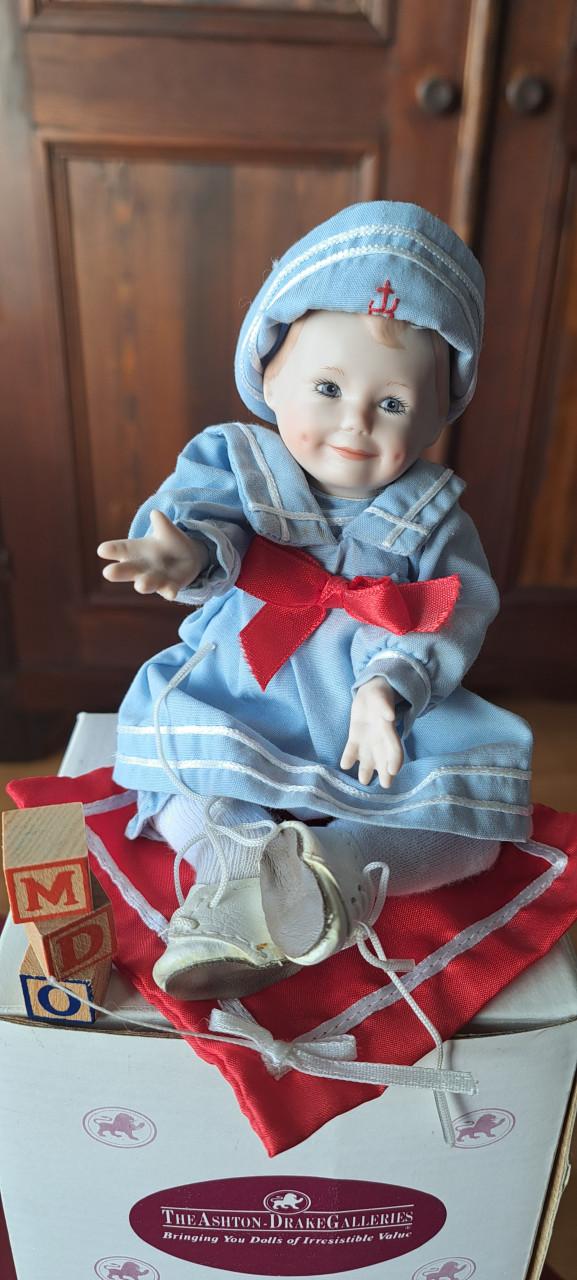 11 x Ashton-Drake Mini Dols