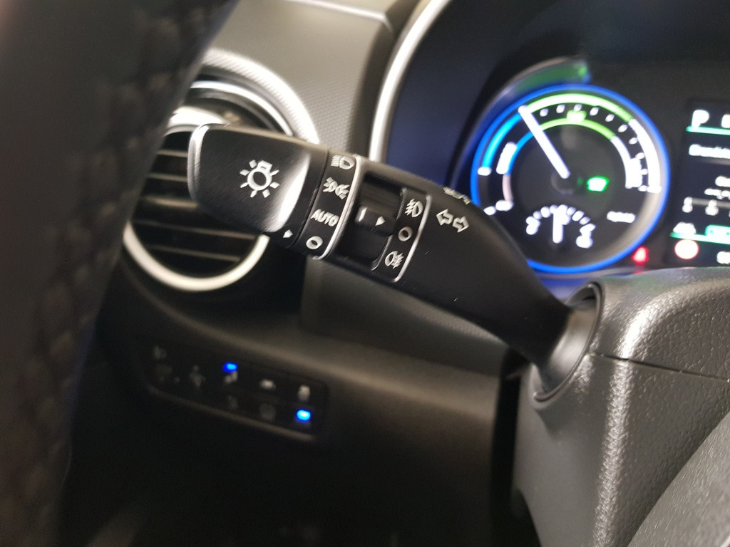 Hyundai Kona hybrid fashion
