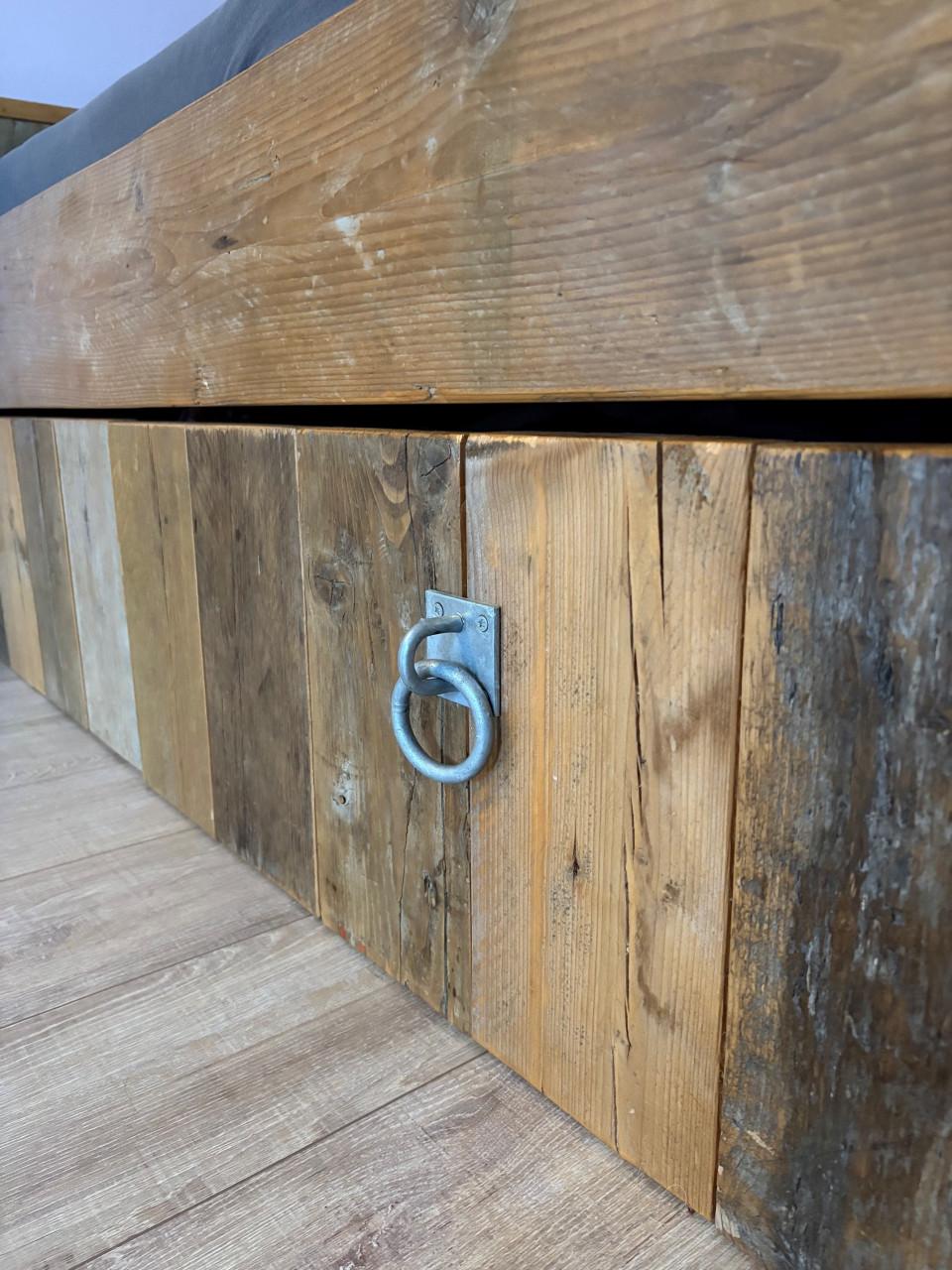 Uniek rustiek steigerhouten bed