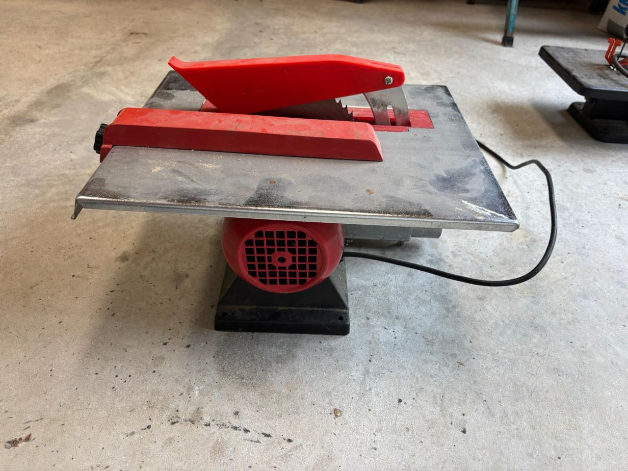 Zaagtafeltje 700W