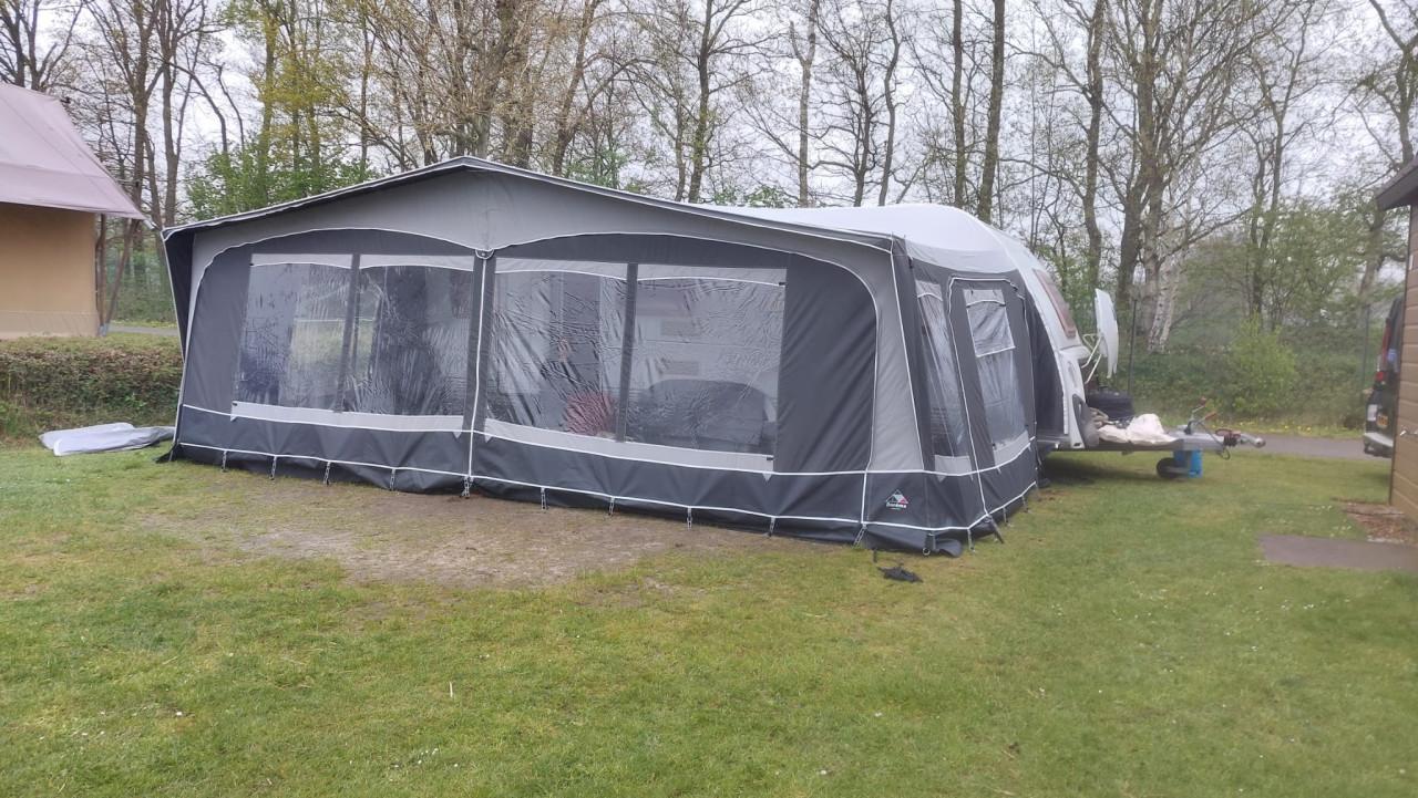Caravan Knaus Südwind tandemasser uit 2007