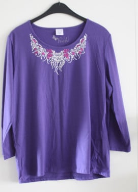 Paars  shirt met steentjes print hals maat 46