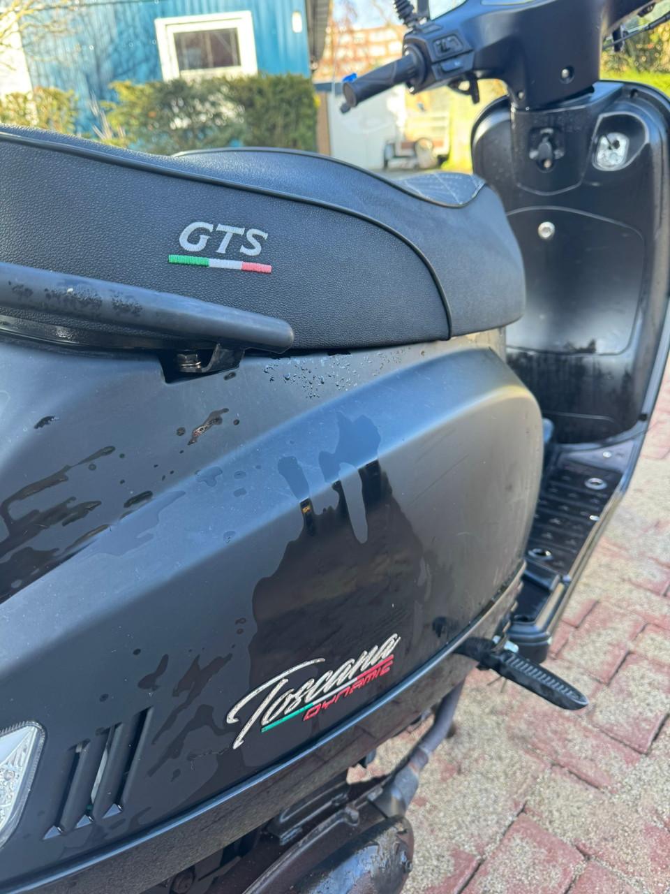 Scooter GTS Toscana Dynamic - blauw kenteken