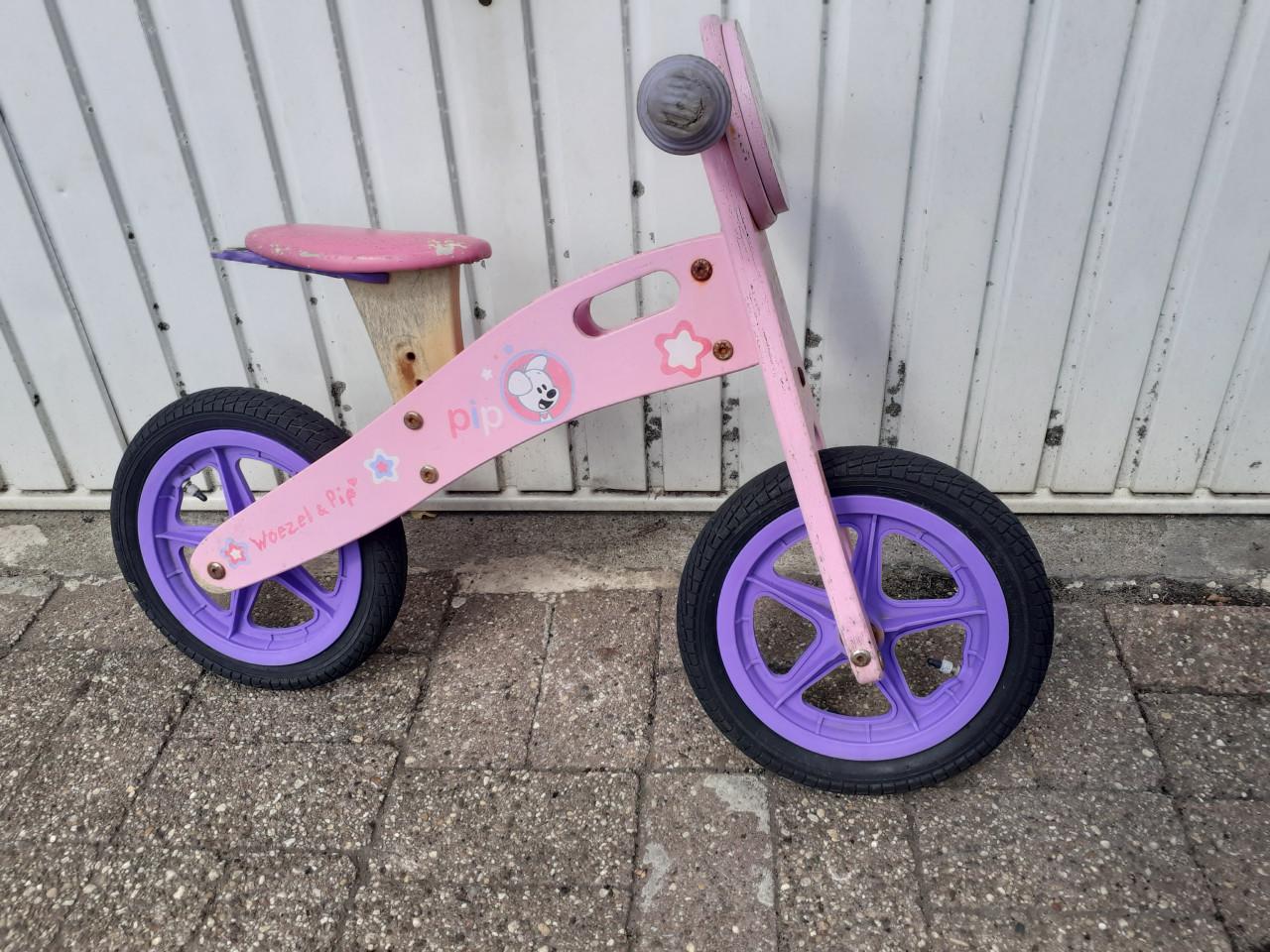 3 x Loopfietsjes 12 inch .....& eentje 4 x 4 inch & met zijwieltjes