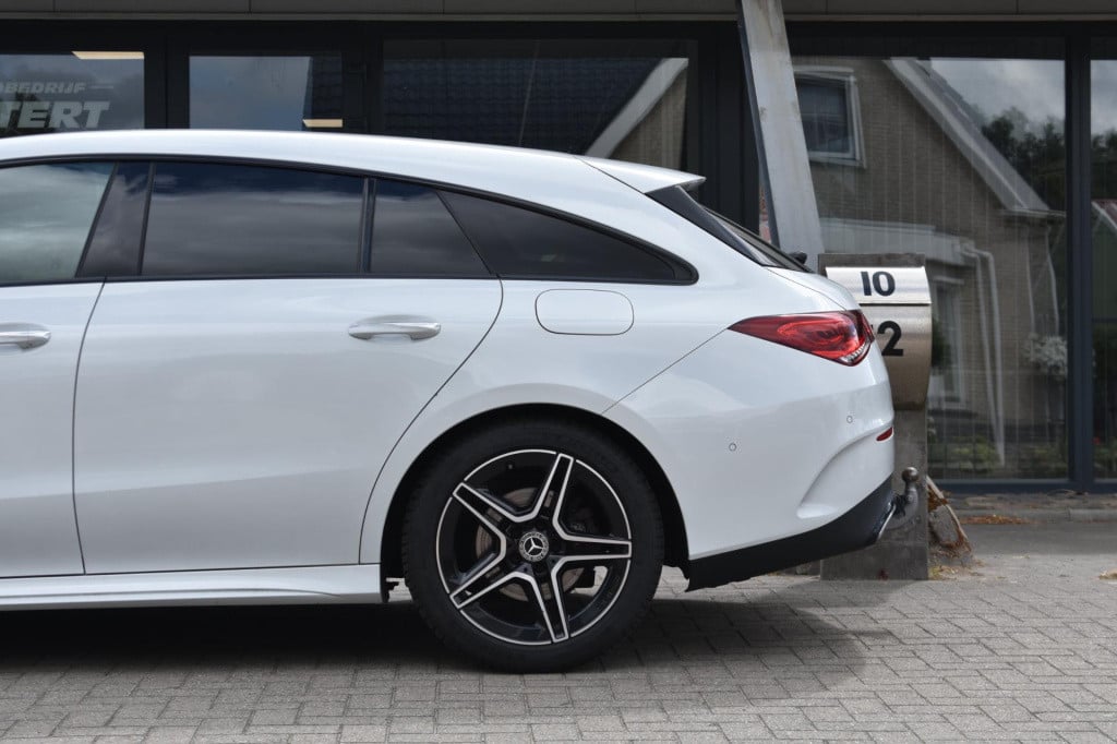 Mercedes-Benz Cla shooting brake 200 amg night | sfeerverlichting | trekhaa