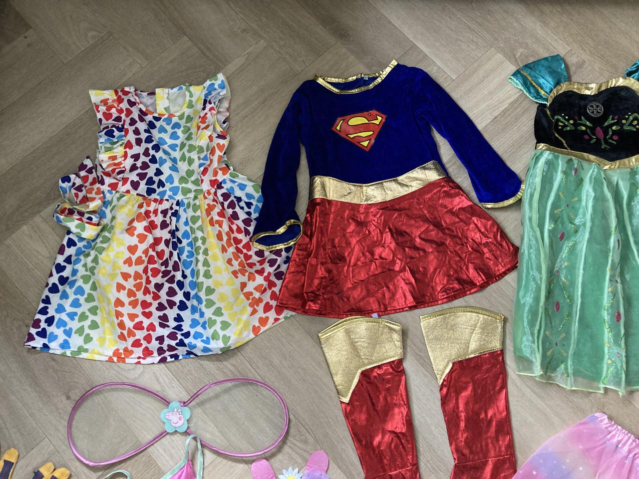 Partij verkleed kleren jurkjes en pakjes