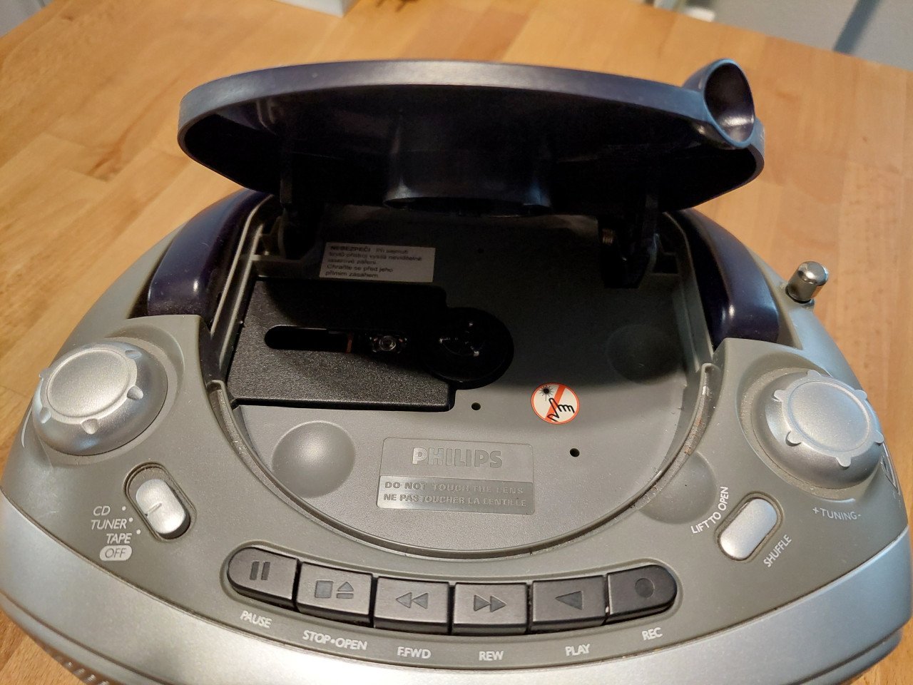 Te koop draagbare Philips radio/cd/cassette speler GERESERVEERD