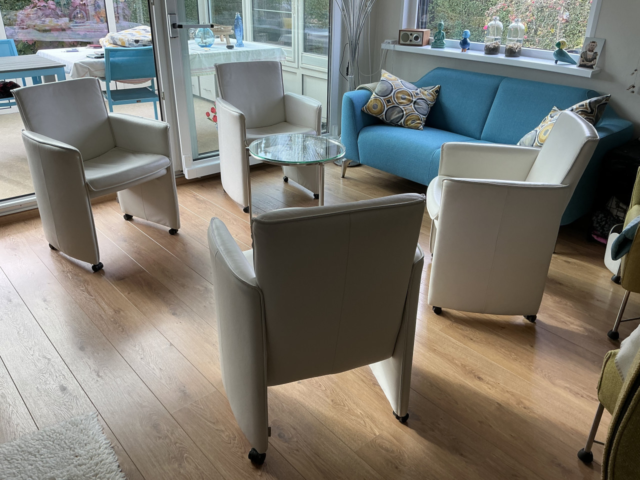 Te koop 4 leren Eetkamer stoelen