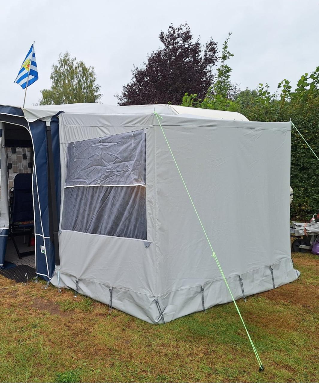 Uitbouw / erker voor aan voortent met pees rechts