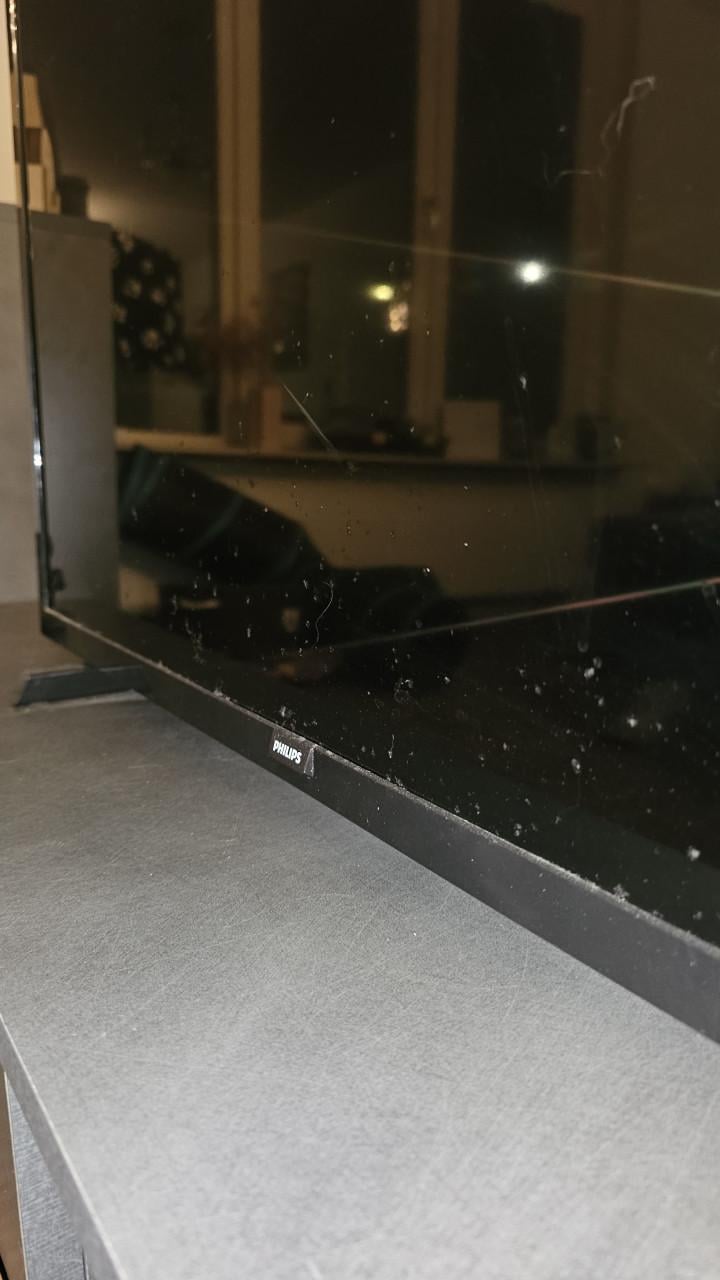 Philips 32” Full HD TV – 32PFS5803