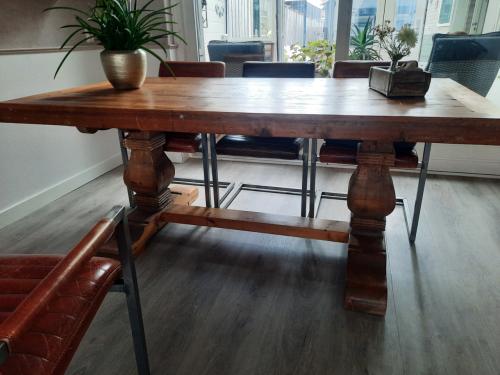 Eettafel met 6stoelen