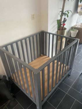 Grijze baby box