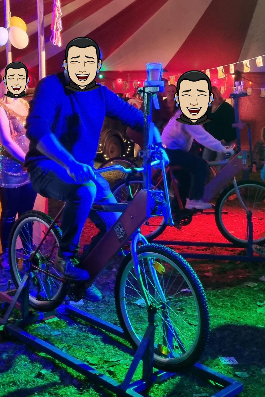 Uniek in zeeland : Te huur bierfietsen / limonade-fietsen.