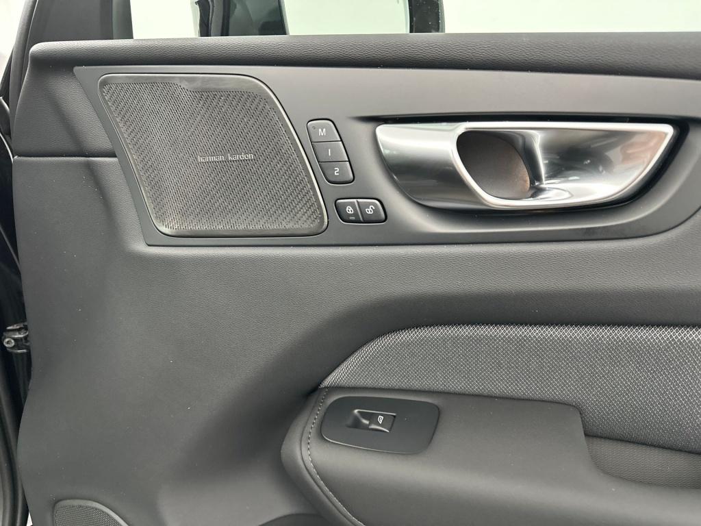 Volvo XC60 plus black edition recharge 360 camera