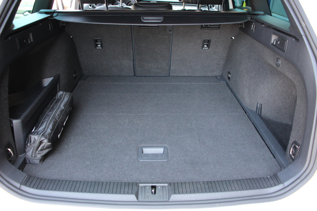 Volkswagen Passat variant 2.0 tsi 220pk highline r-line | dynauidio | acc |