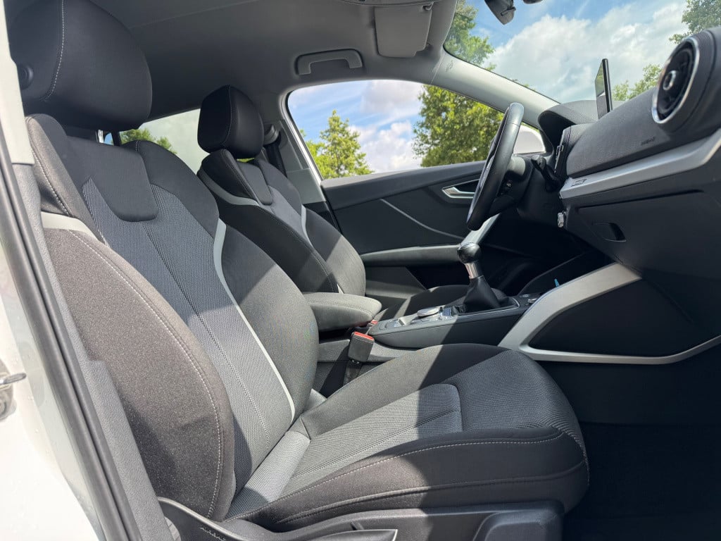 Audi Q2 30 tfsi sport * keyless * stoelverwarming * pdc 2x