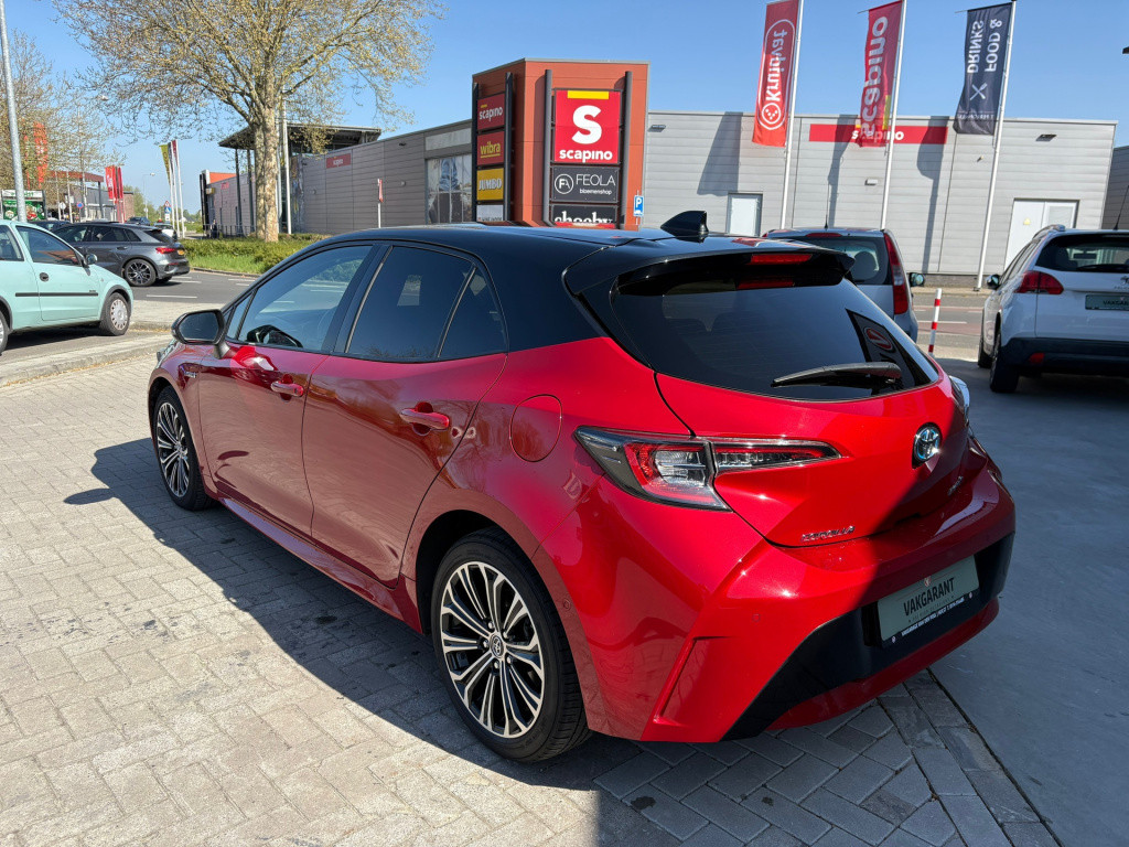 Toyota Corolla 1.8 hybrid business intro