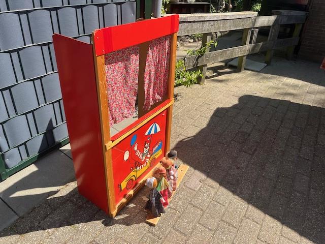Poppenkast hout 4 poppen