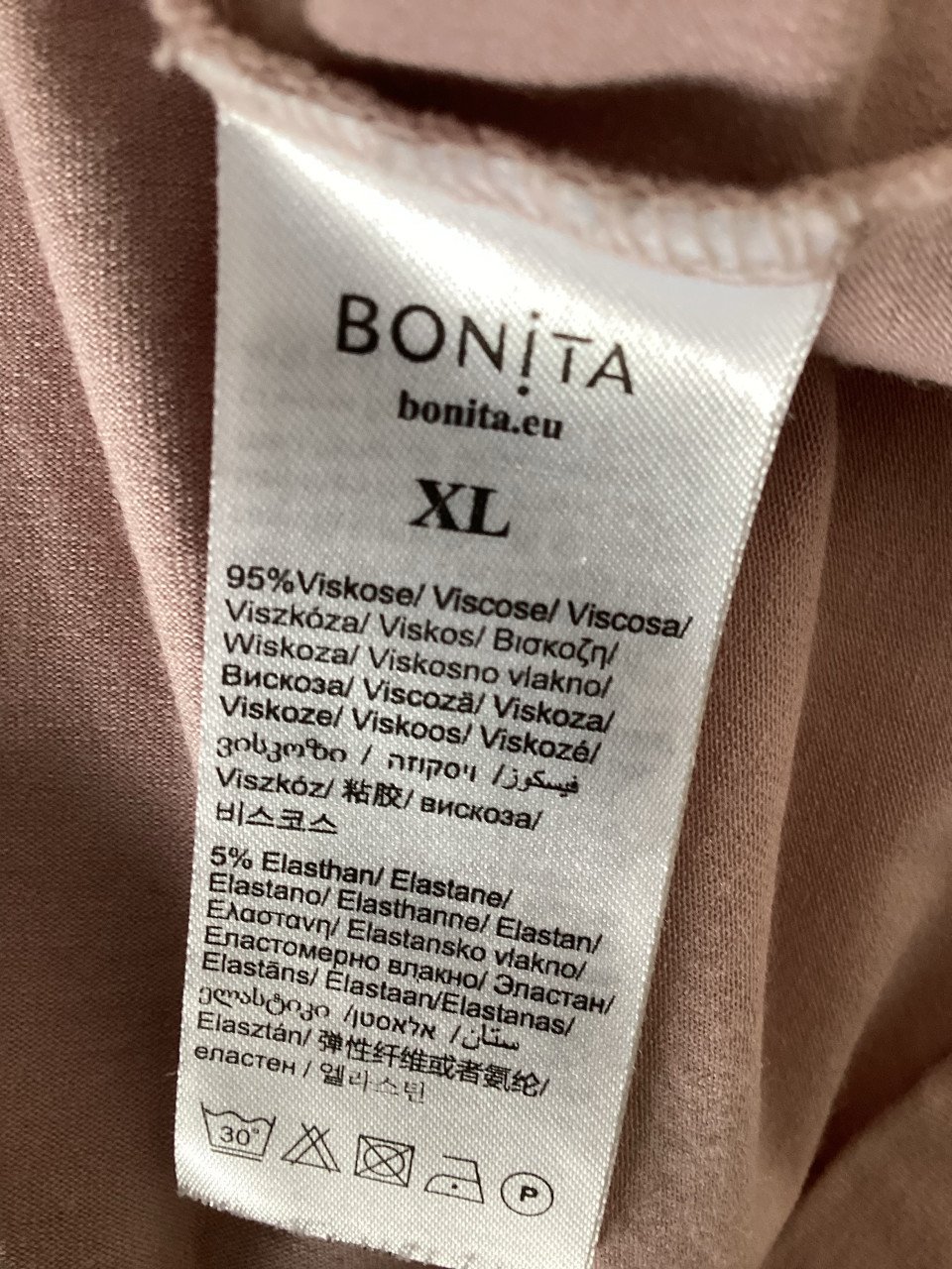 Mooi shirt met steentjes rond de hals xl