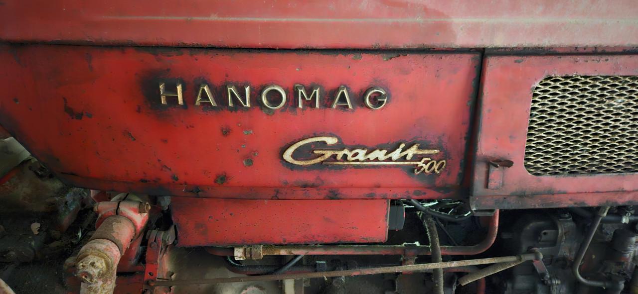 Hanomag tractor met platte kar