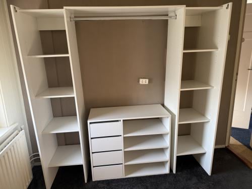Leg en hang kast met tussen lade en leg kast