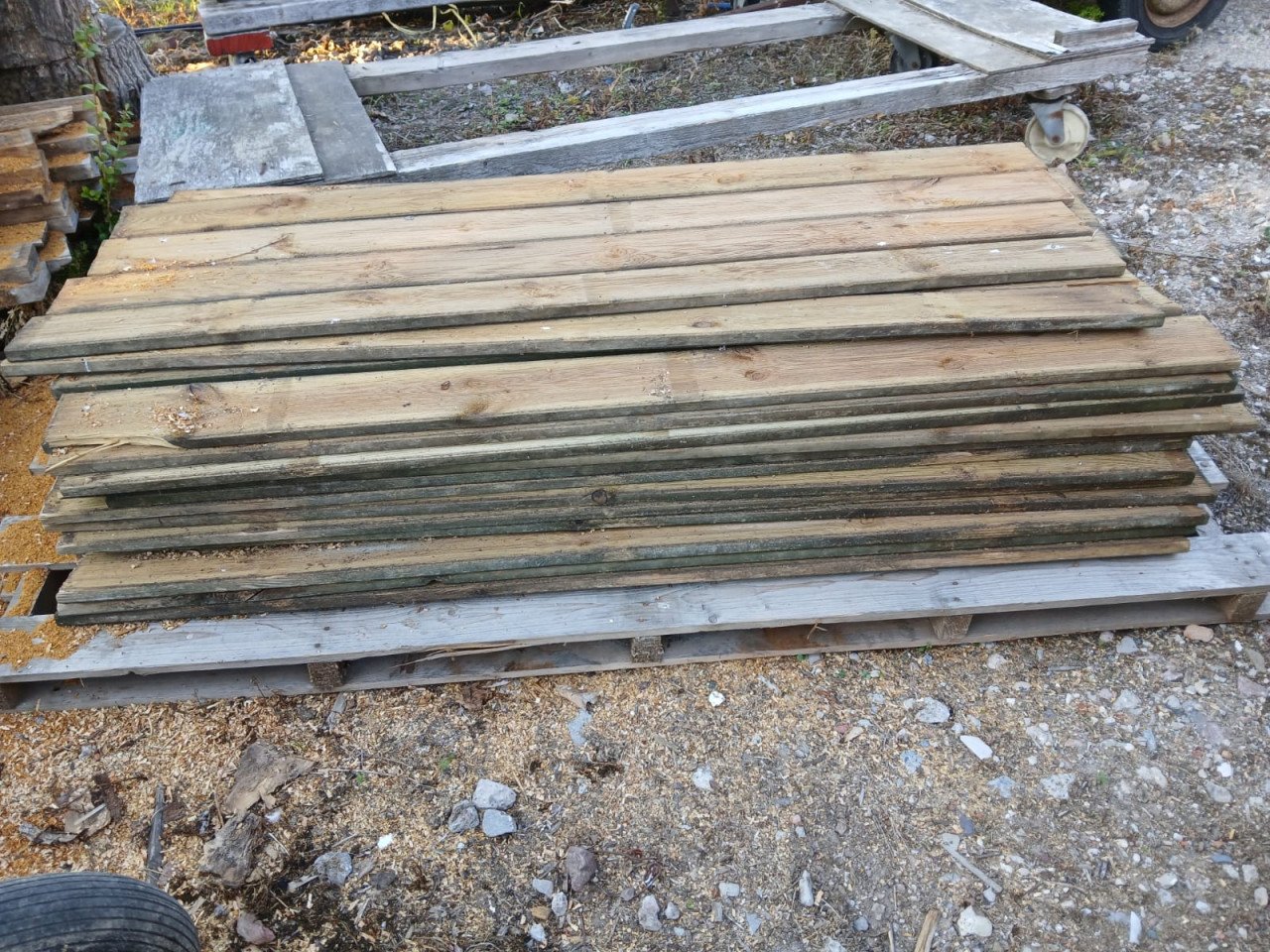 Gebruikte vlonder planken.