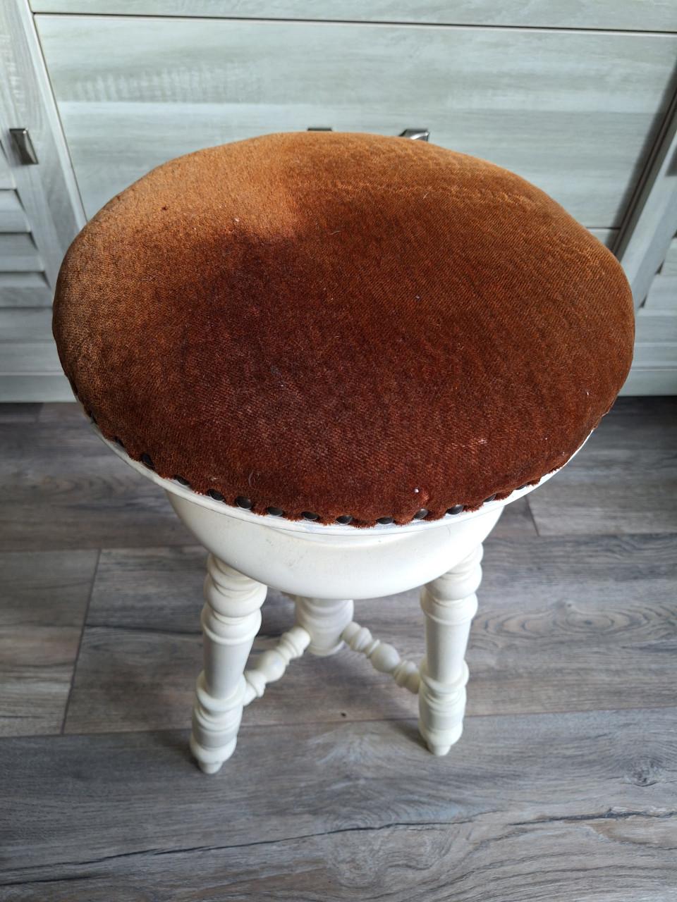 Piano krukje.  Retro item
