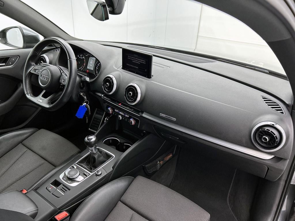 Audi A3 limousine 1.0 tfsi s line | navigatie | afgevlakt sportstuur | spor