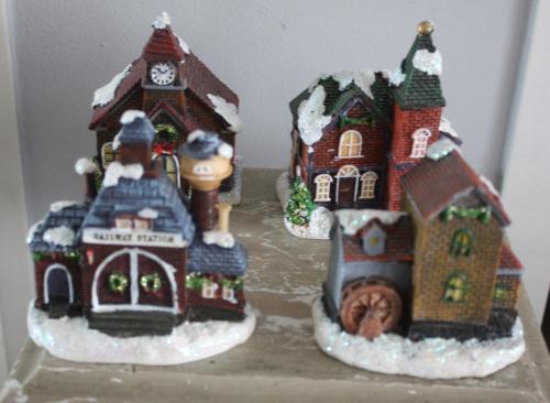 Set van 4  kersthuisje