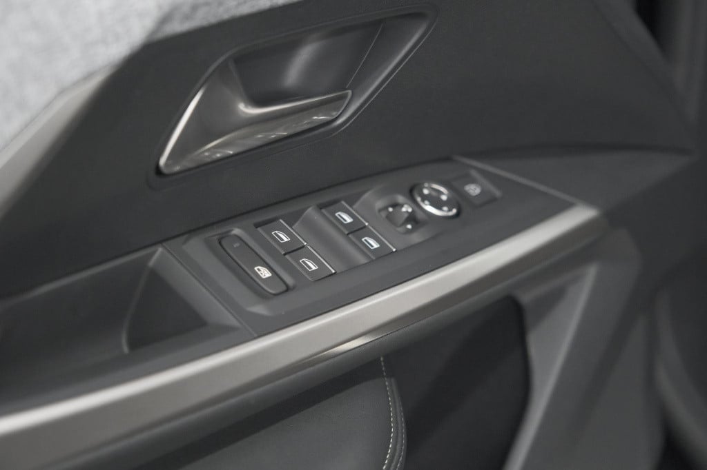 Peugeot 5008 1.2 hybrid 145 gt | panoramadak | camera | elektrische achterk