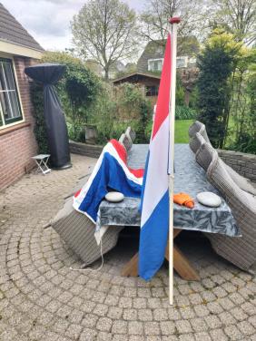 Nederlandsche vlag compleet!