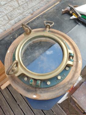 Bronzen patrijspoort