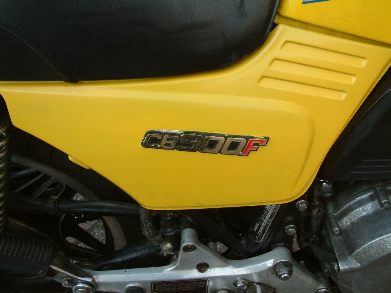 Honda 900 f    slechts  37000km      3200 euro
