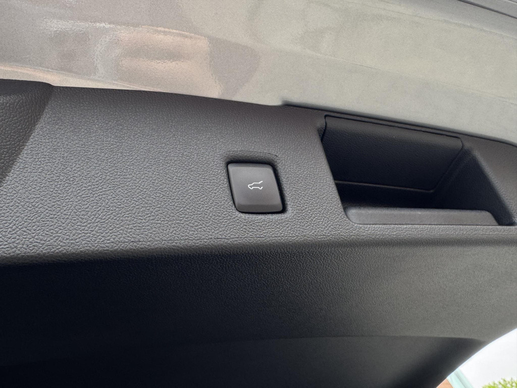 Ford Kuga 2.5 phev st-line x nl-auto + full-options! | trekhaak uitklapbaar