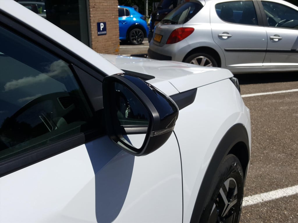 Peugeot 2008 allure pack 1.2 pt-130pk (vol)automaat (eat8) | 3d navigatie &