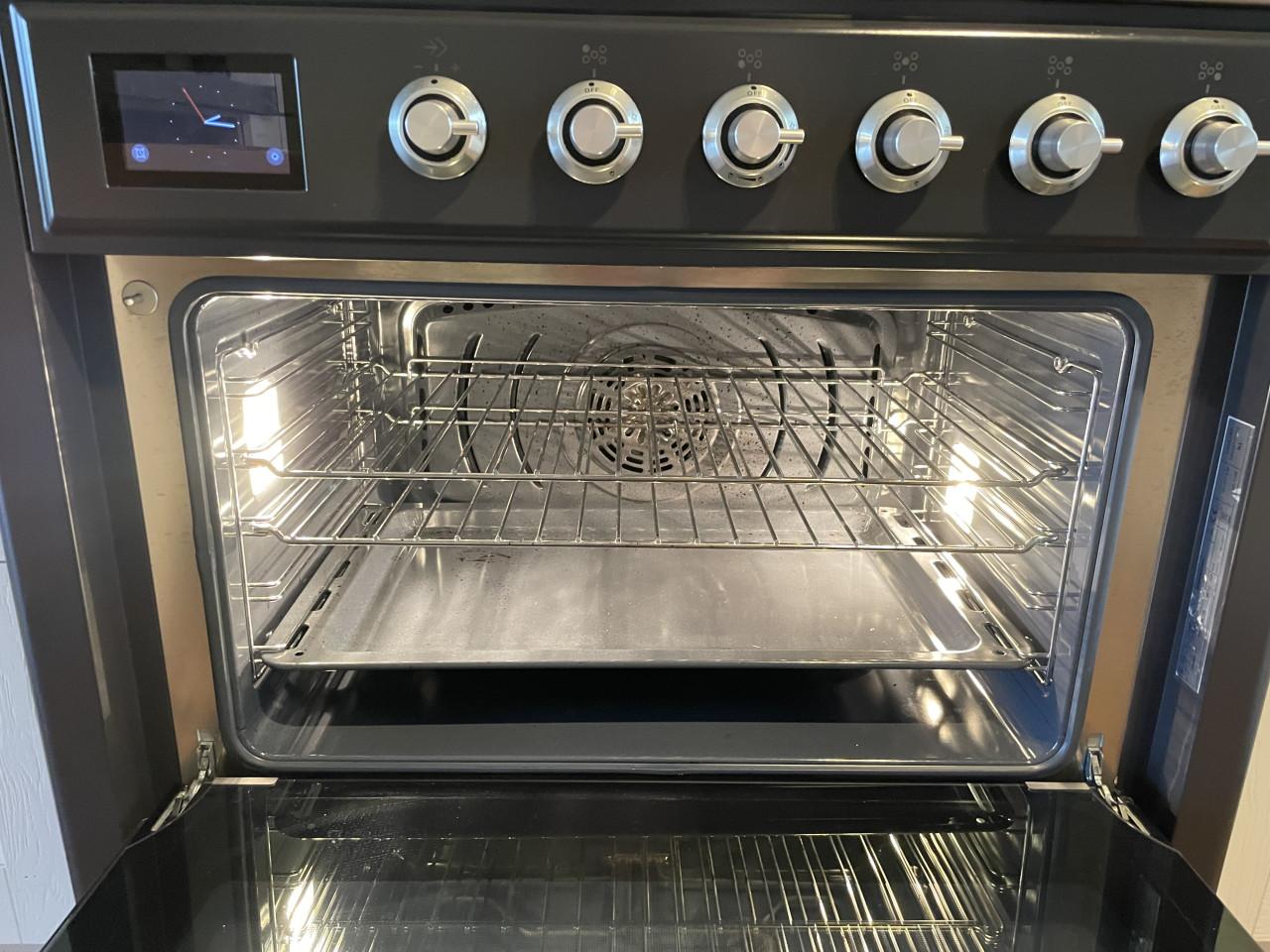 Gasfornuis met 90 cm. Elektrische oven (Ilve Majestic Techno 90 gas)