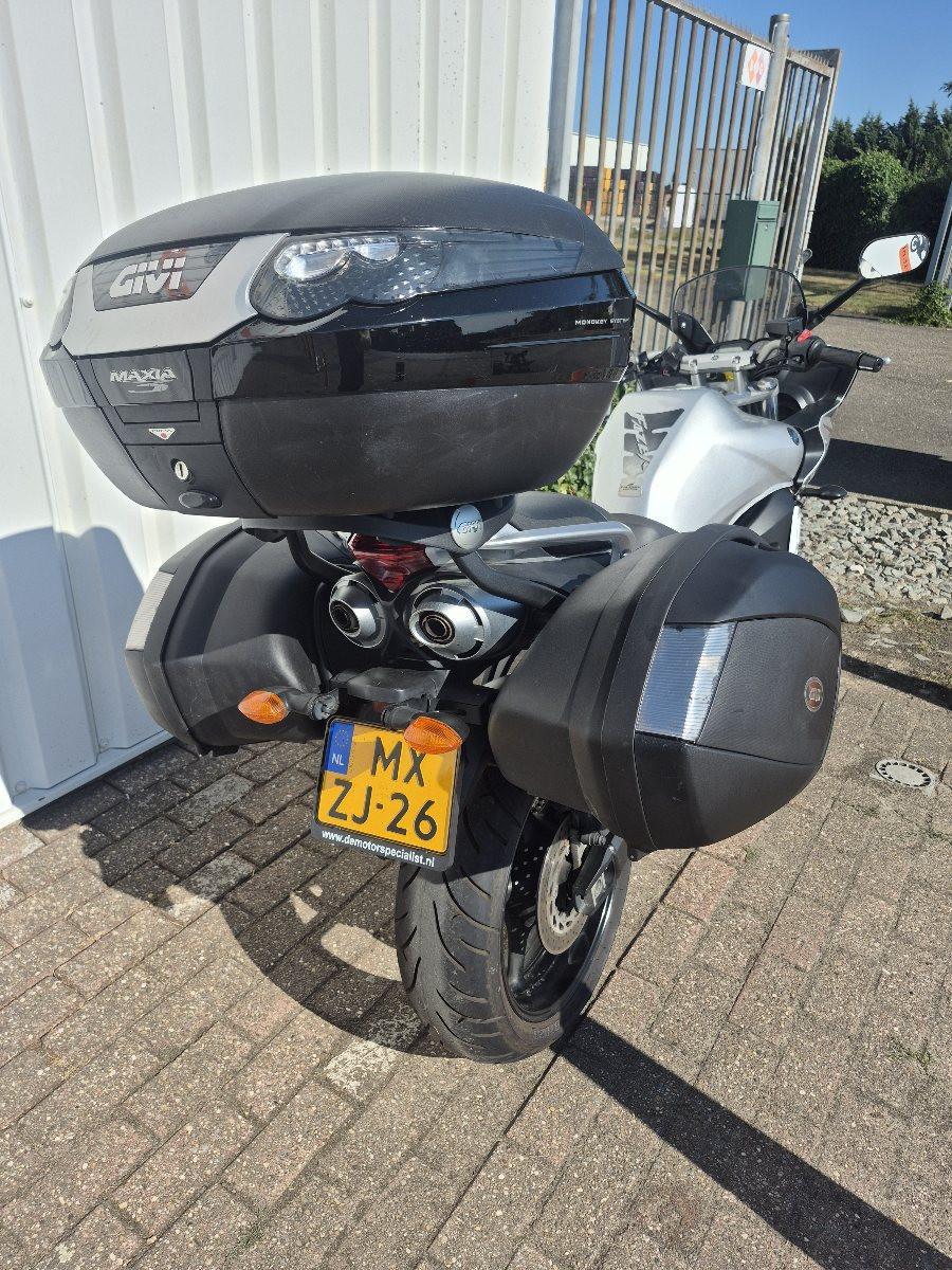 Yamaha Fazer FZ6-S uit 2010, sportieve toermotor met weinig KM