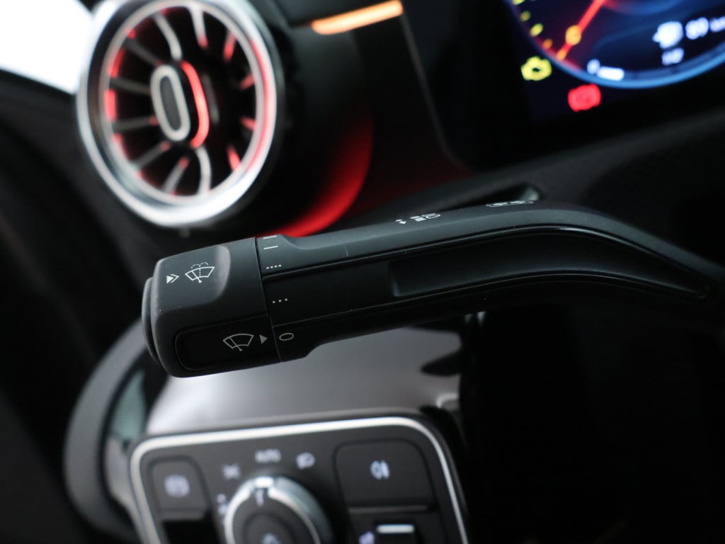Mercedes-Benz A-Klasse 250 e sedan amg plug-in hybride amg line | night pak